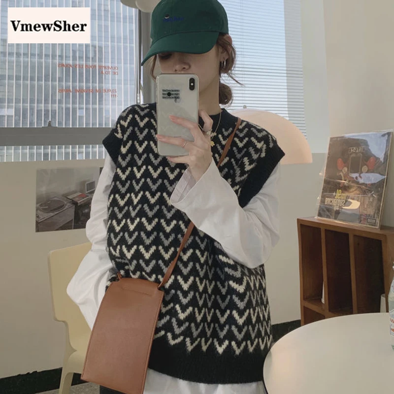 

VmewSher New Vintage Sweater Vest Women O Neck Waves Strip Sleeveless Knitted Pullover Autumn Fashion Jumper Tops Baggy Knitwear