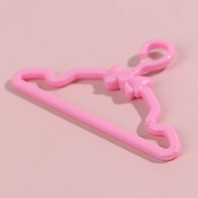 

10Pcs Cute Doll Accessories Pink Plastic Bowknot Hangers For Dollhouse Clothes