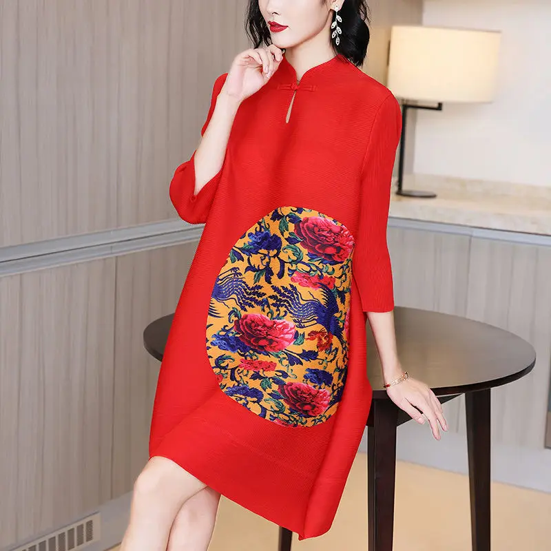 

2021 Новое красное свободное плиссированное платье в стиле ретро