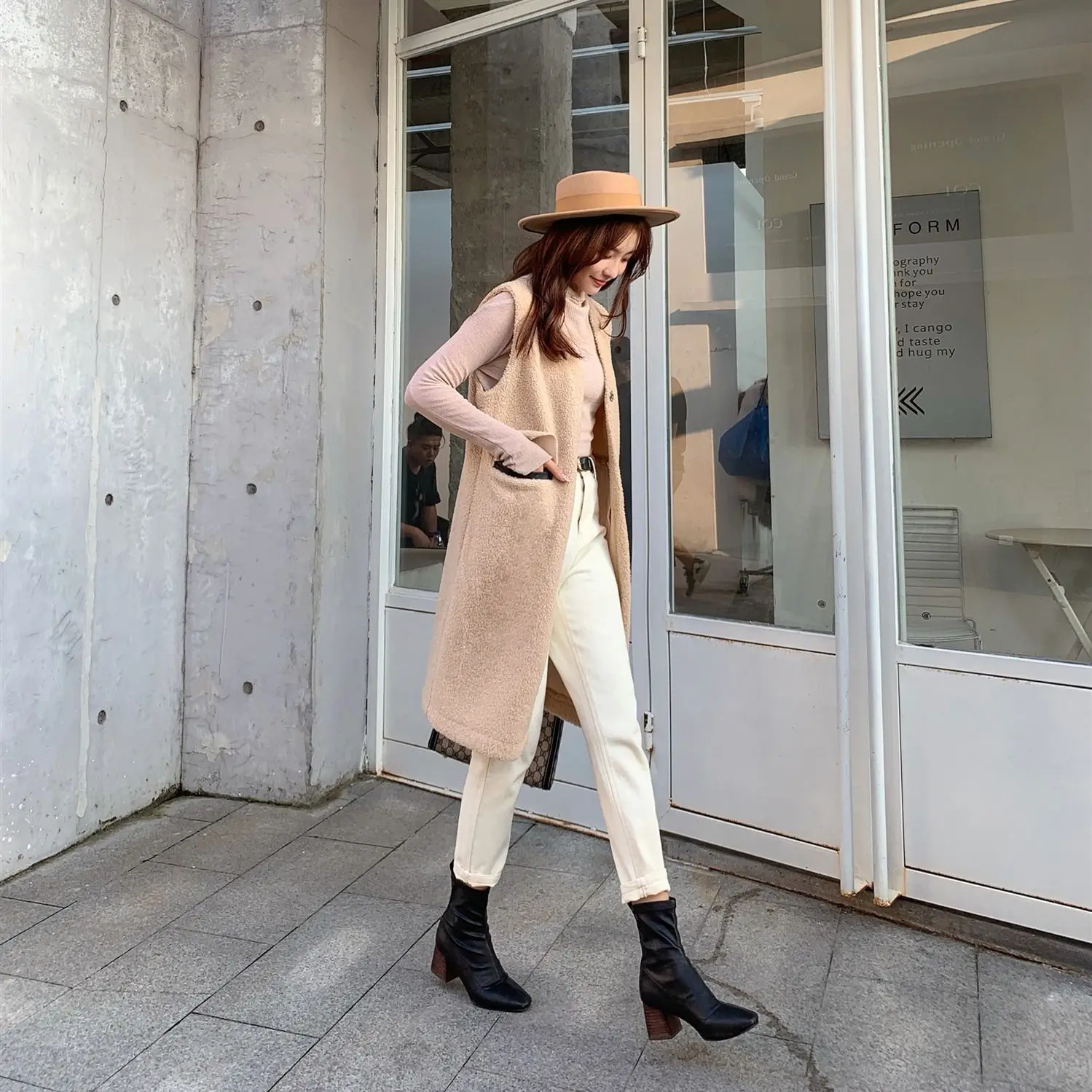 

2020 autumn and winter new Korean version of loose imitation leather long wild thick vest jacket women