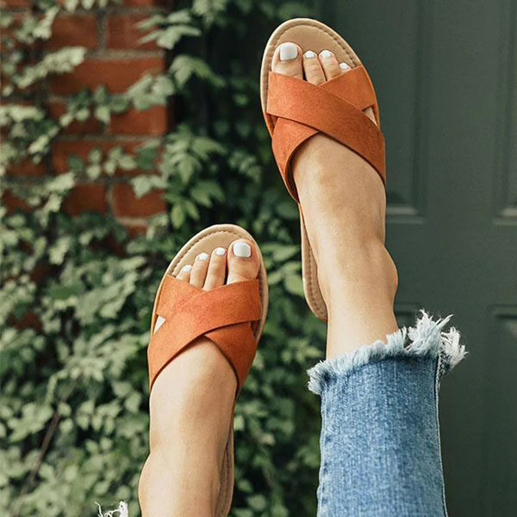 Женские шлепанцы сезон лето пляжные женские на плоской подошве с перекрестным