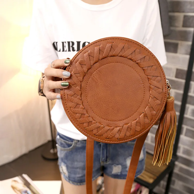 Новая трендовая женская сумка на плечо одноцветная тканая маленькая круглая с