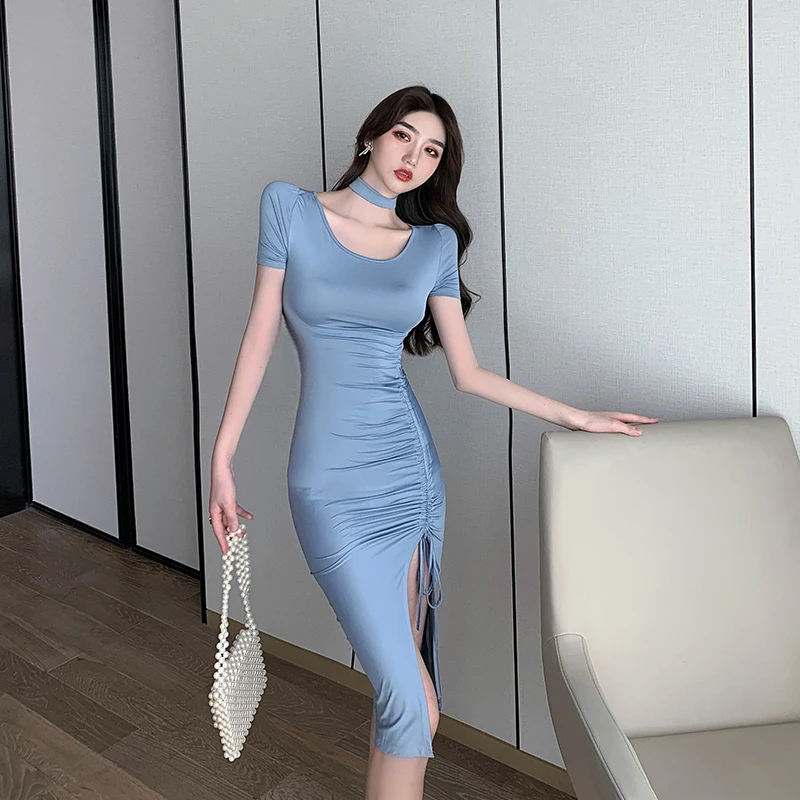 

Женское облегающее мини-платье с открытыми плечами и коротким рукавом