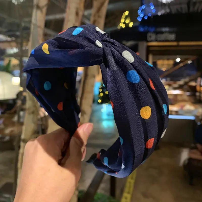 Новый 2019 красного цвета с надписями зелёную или красную полоску связать лентой