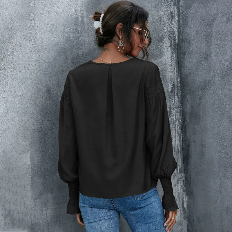 

Summer Casual T-Shirt Lantern Sleeve Women Solid Color V-Neck Slim Hook Flower Hollow Ladies Loose Commute Tops Fashion 2021 New