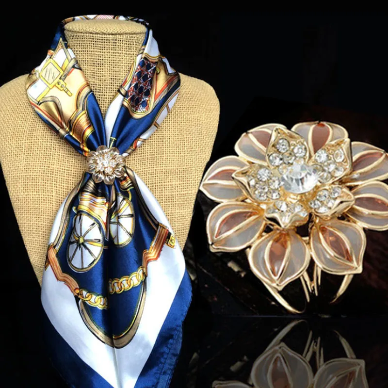 2020 Новый Приход Модного Дизайна Цветочного Кристалла Классический Высокого Качества Брошь Женские Аксессуары для шарфов из шелка.