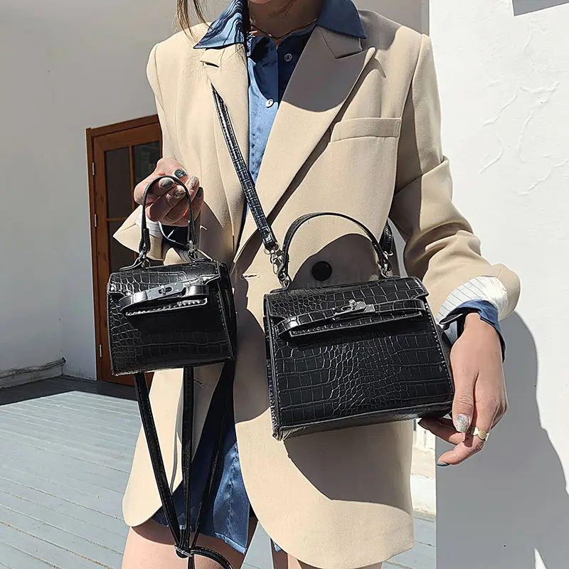 

Роскошная женская сумка из крокодиловой кожи, новинка, элегантный маленький кошелек хорошего качества, женская сумка с длинным регулируемы...