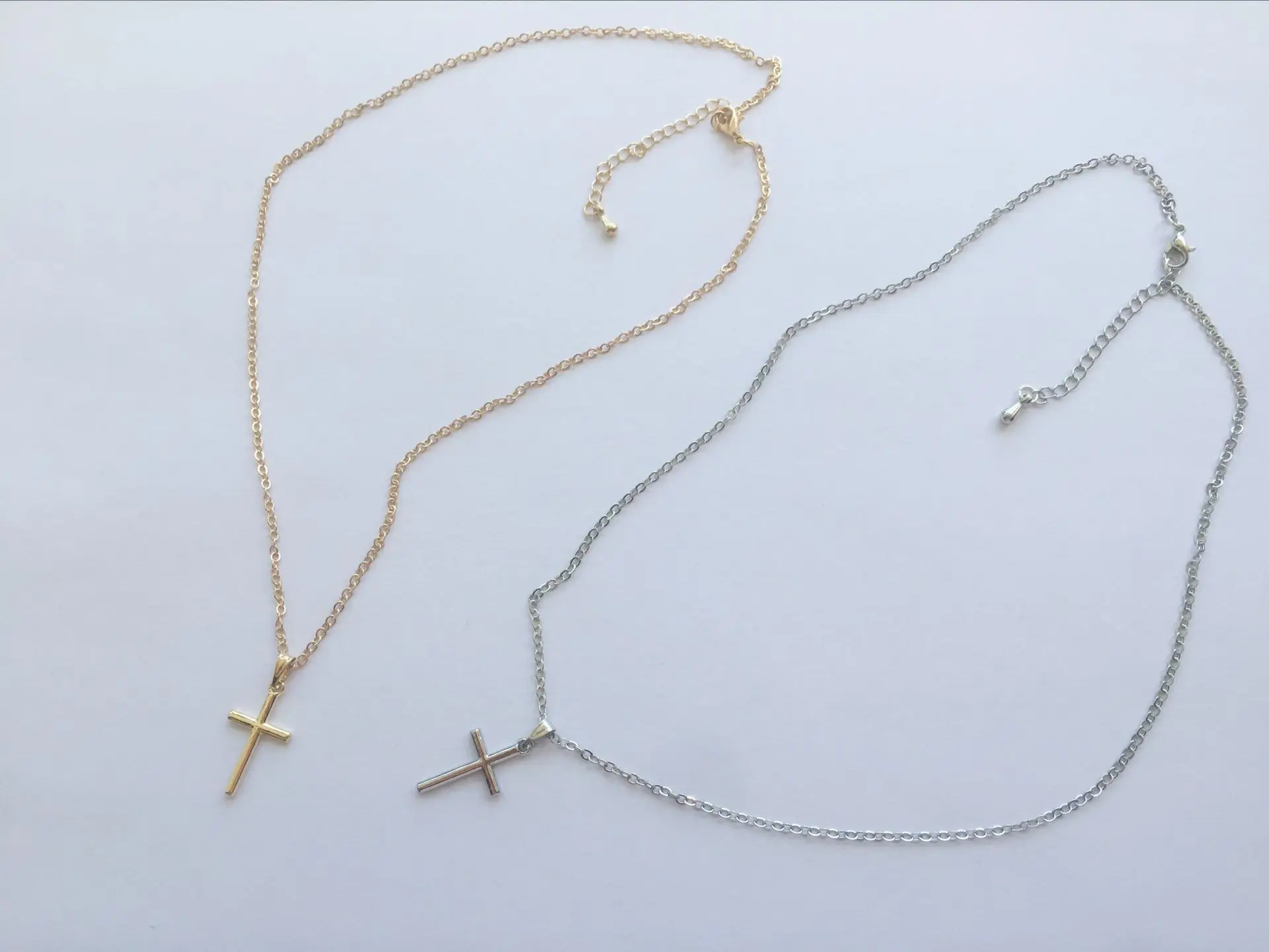 

Simple Fashion Cross Chain Necklace For Women Men Luxury Ladies Gold Jewelry Pendant Necklaces Crucifix Christian Ornament Gifts