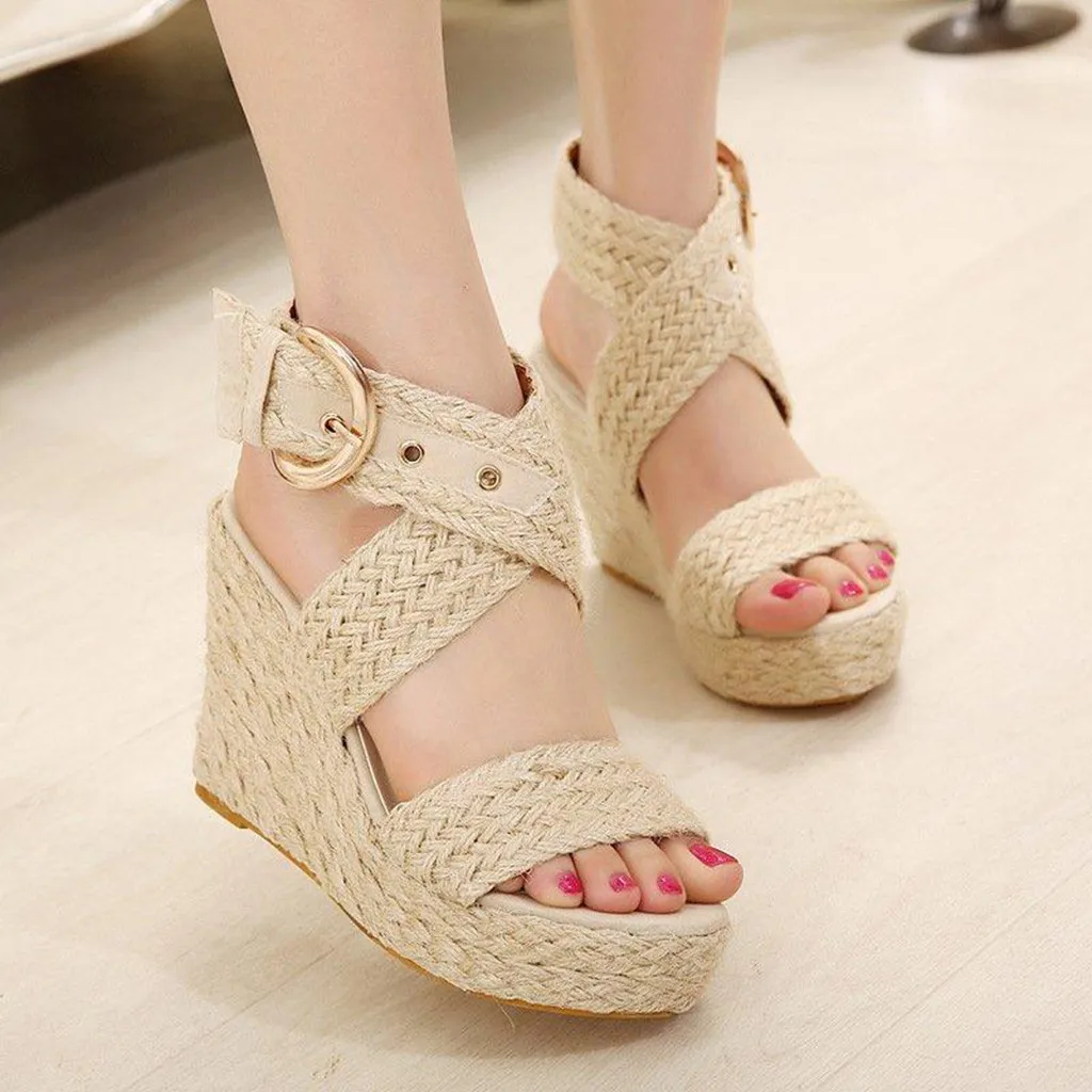 Босоножки женские на танкетке модные повседневные римские сандалии с пряжкой в