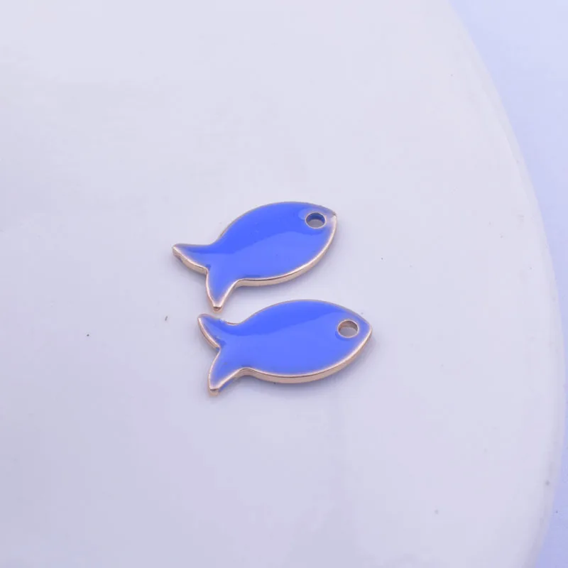 Двухсторонние эмалевые подвески в виде рыб золотого цвета 30 шт. 8*14 мм медные