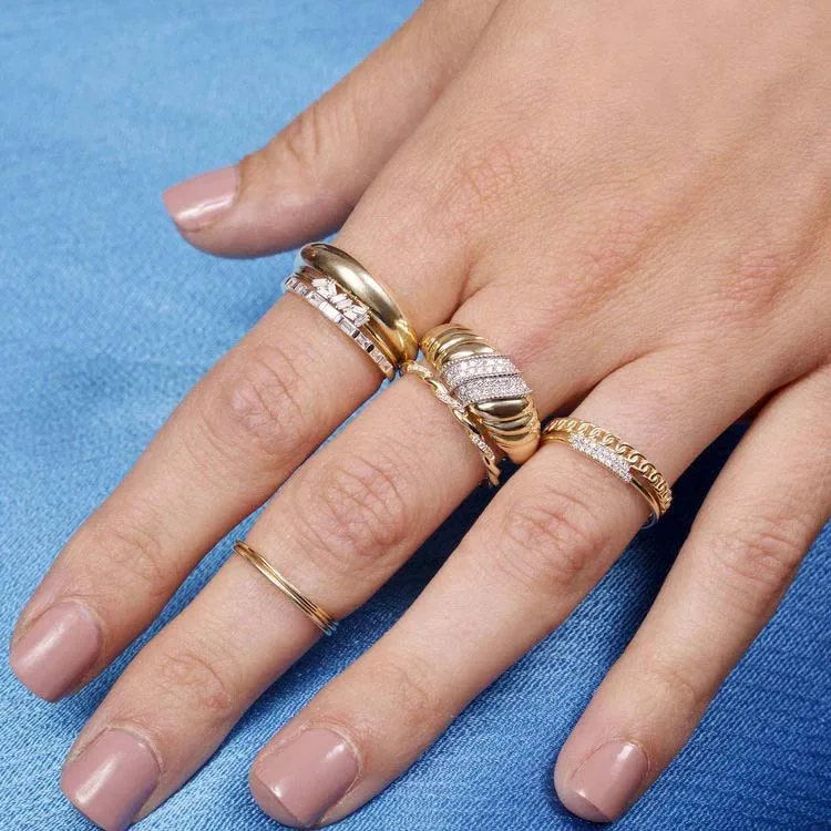 

Женское кольцо из серебра 925 пробы, с прозрачным фианитом