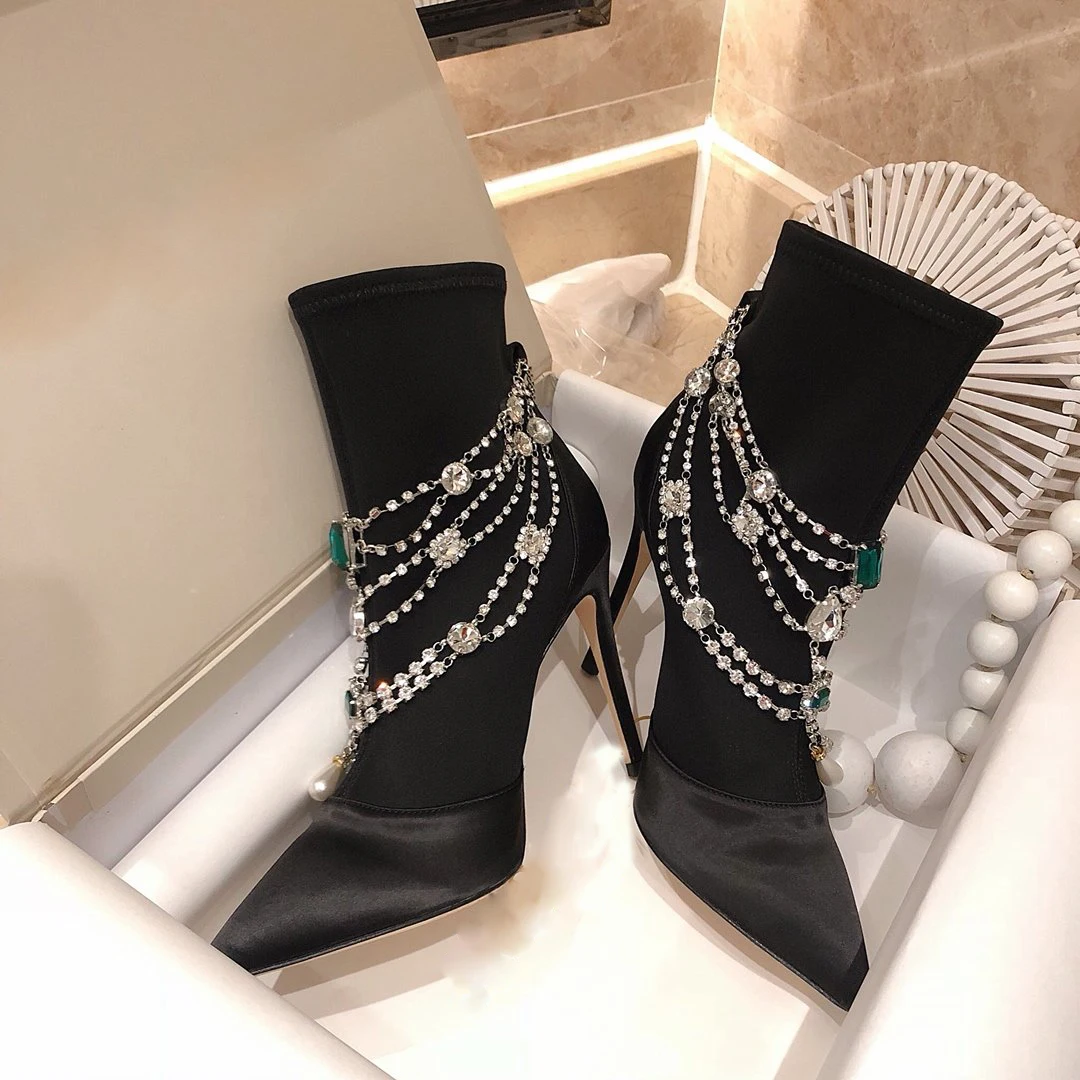 Scarpe donna/женские ботильоны; зимняя шелковая женская обувь на высоком каблуке 10,5 см с острым носком, украшенная кристаллами и цепочкой; зимняя обувь; Zapatos De Mujer