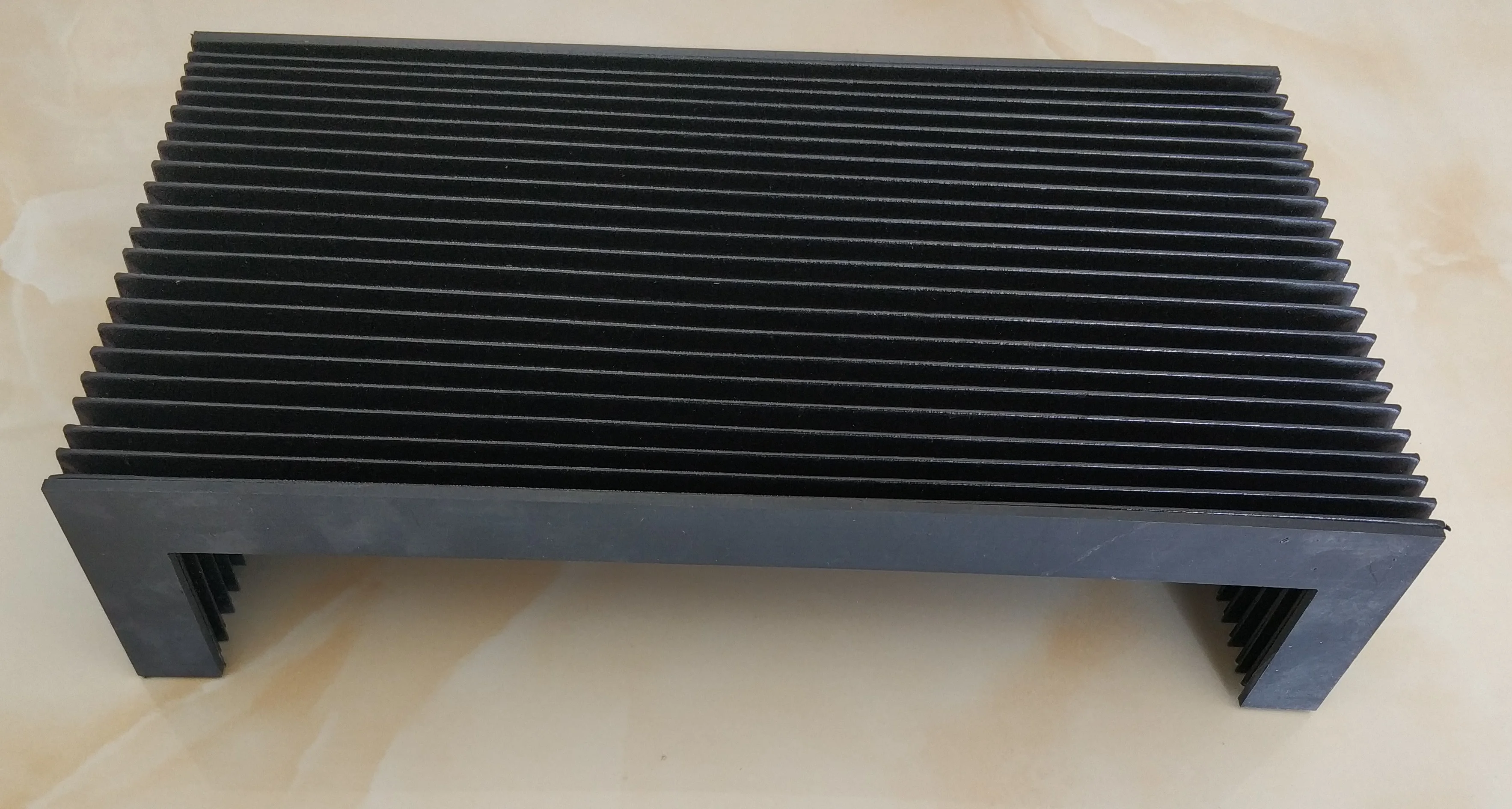 Механические инструменты и токарные защитные сильфоны ширина 340 мм x высота 67 Lmax