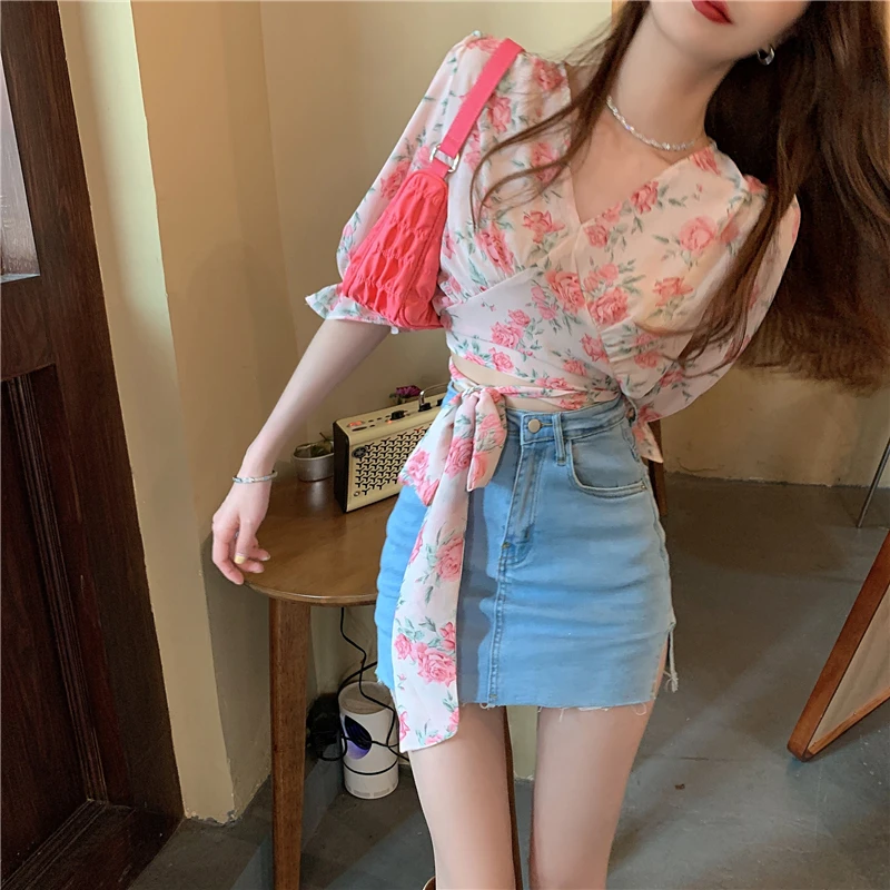 

Spot will firm offers temperament of cultivate one's morality v-neck floral blouse hubble-bubble sleeve design feeling bind off
