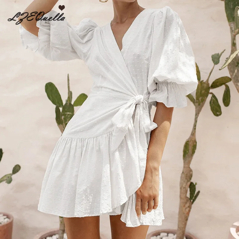 

Женское мини-платье с V-образным вырезом, воланом и высокой талией