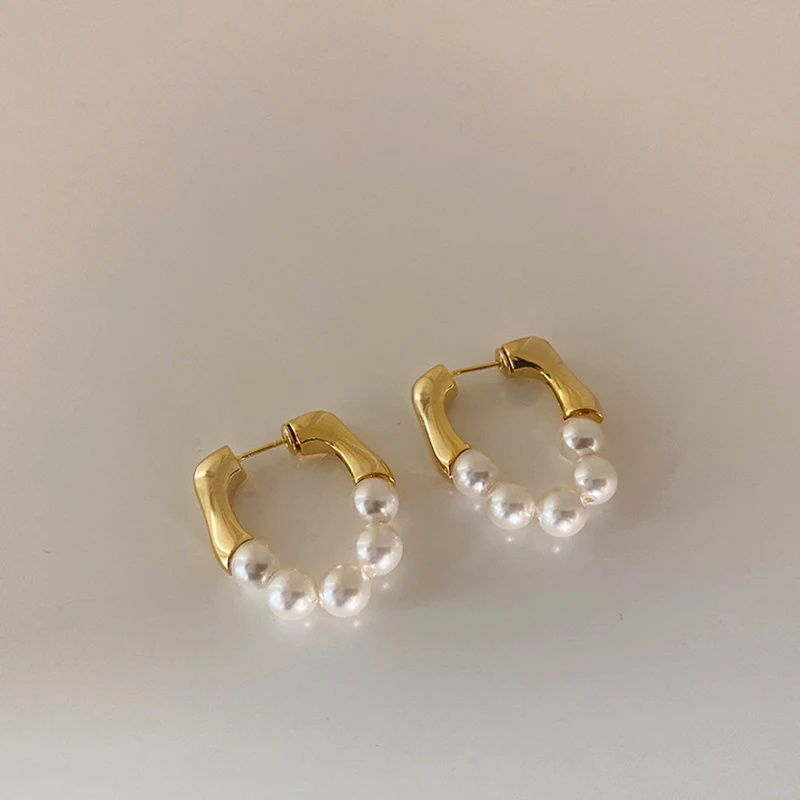 

SRCOI Chic Crystal Metal Splicing Beaded Hoop Earrings Minimalism Simple Imitation Pearl Balls Geometric Circle Earrings Womens