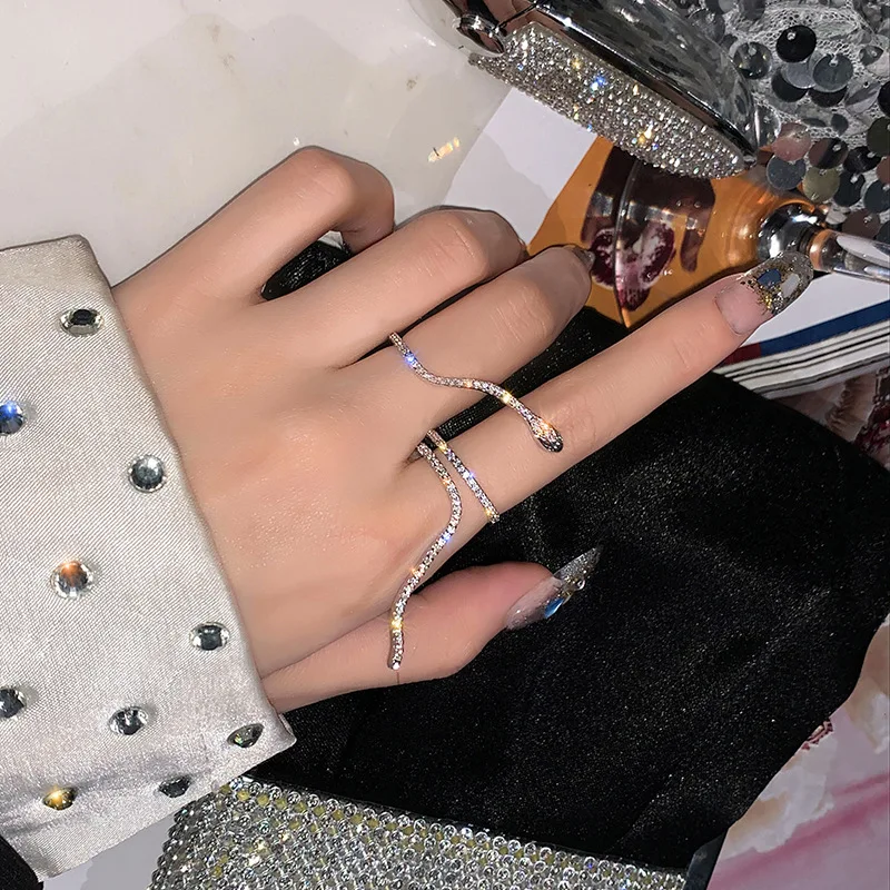 

Luxury Snake Crystal Rings for Women Unique Fashion Silver Color Adjustable Ring Bijoux Weddings Party Jewelry