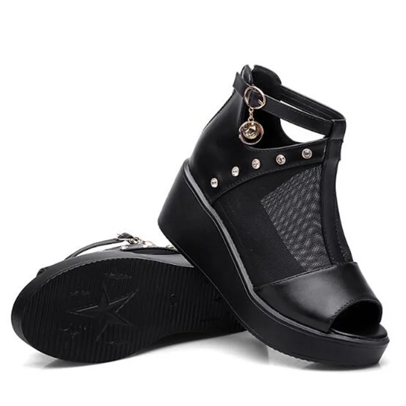 Женские ботинки из экокожи черные на высокой платформе с сетчатым верхом лето 2024