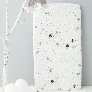 Натяжная простыня для детской кроватки из 100% хлопка, мягкое защитное постельное белье для новорожденных с мультяшным рисунком