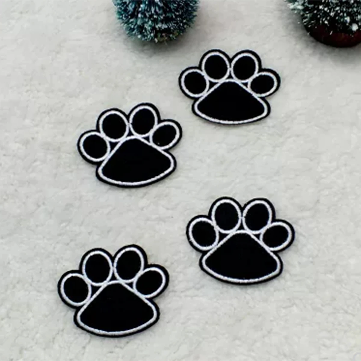 

Black Dog Paw Print Shape Embroidery Ironing Patches Sticker About 5.1x4.2cm For DIY Clothes Decoration Patch repair-1pc