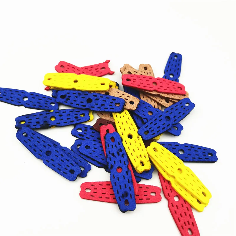 

20PCS Outdoor Hunting Tools Blue/Red Slingshot Pouches Cow Leather with Center Hole Hunting Catapults Slingshots Bow Accessories