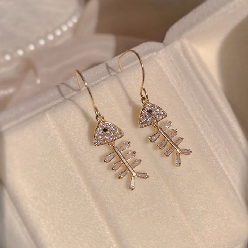 

European and American copper micro inlaid zircon fish bone Earbone design feeling unique temperament retro 2021 new trend Earrin