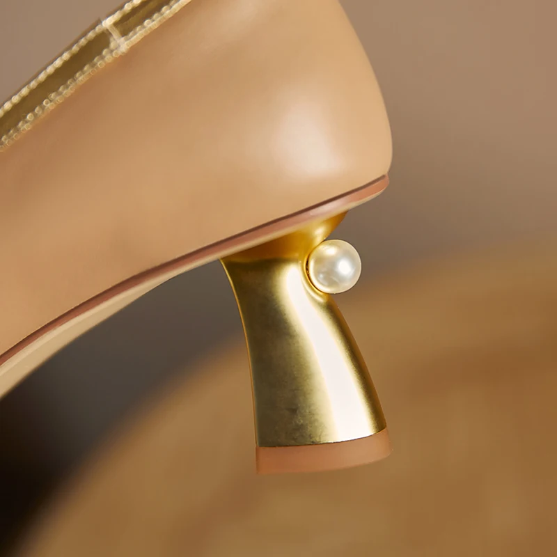 

2021 New Women High Heels Shoes Sweet Leather Pearls Pumps 6CM Party Shoes Off White Size 33-40