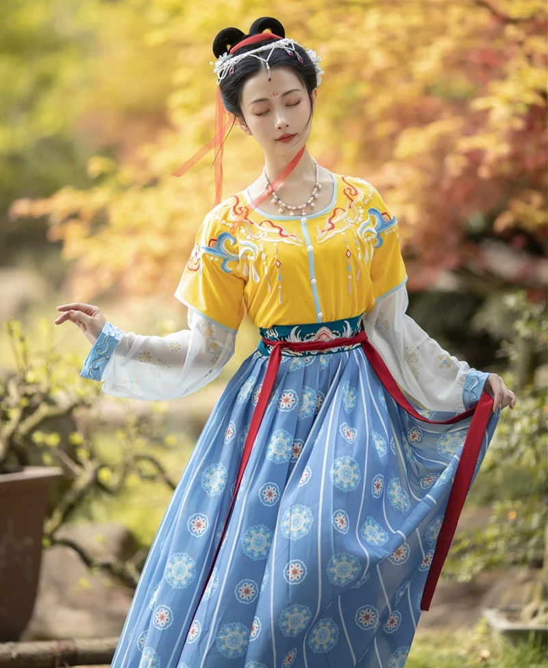 Традиционное платье ханьфу в китайском стиле женское с вышивкой династии песни
