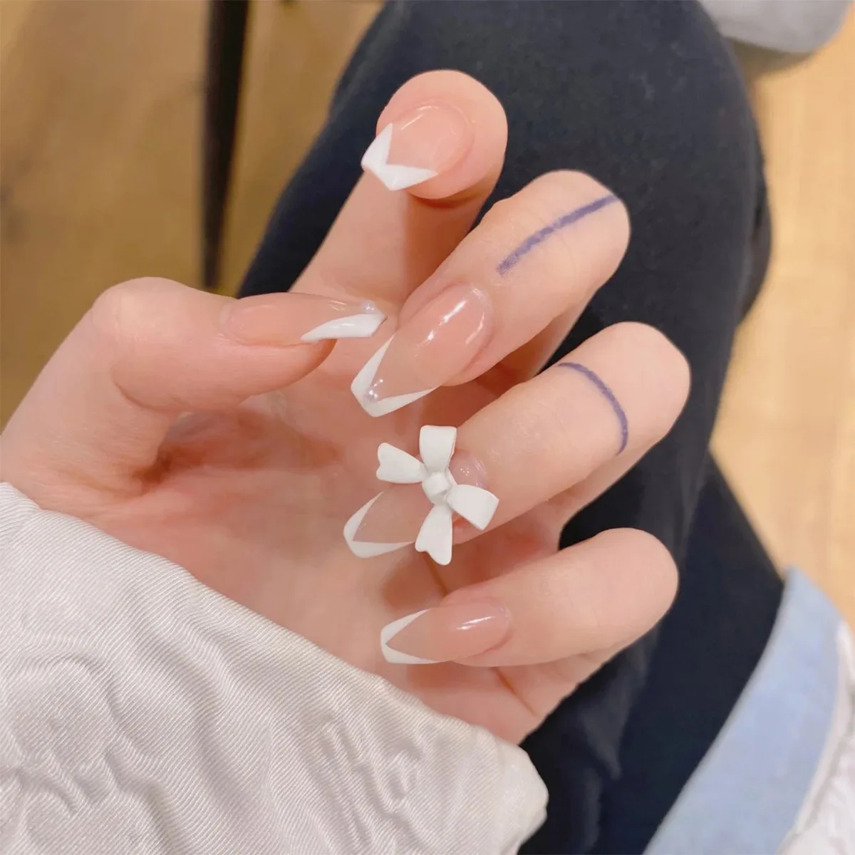 

24PCS White Bow Nail Patch Sweet Style Glue Type Removable Long Paragraph Manicure Save Time False Nail Patch