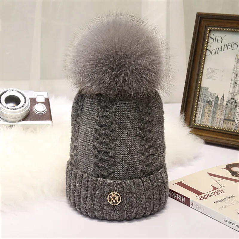 Шапка бини женская зимняя из натурального Лисьего меха с помпоном | Аксессуары