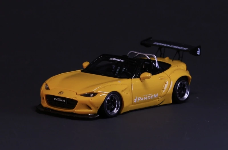 Модель автомобиля с литым давлением в уличном оружии 1:64 Mazda MX-5 Roadster Pandem Rocket Bunny |