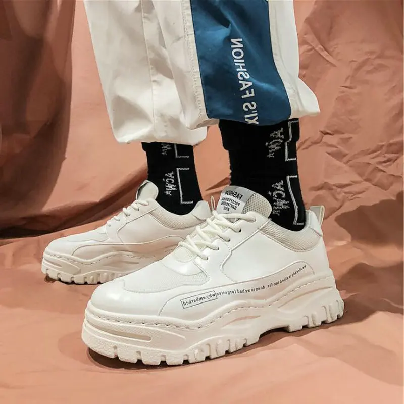 Мужские дышащие кроссовки сетчатые увеличивают рост черные белые удобные