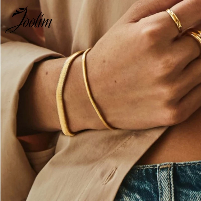 

Joolim High End PVD Plated Exquisite Simple Snake Bone Bracelet Wholesale Drop Shipping Supplier