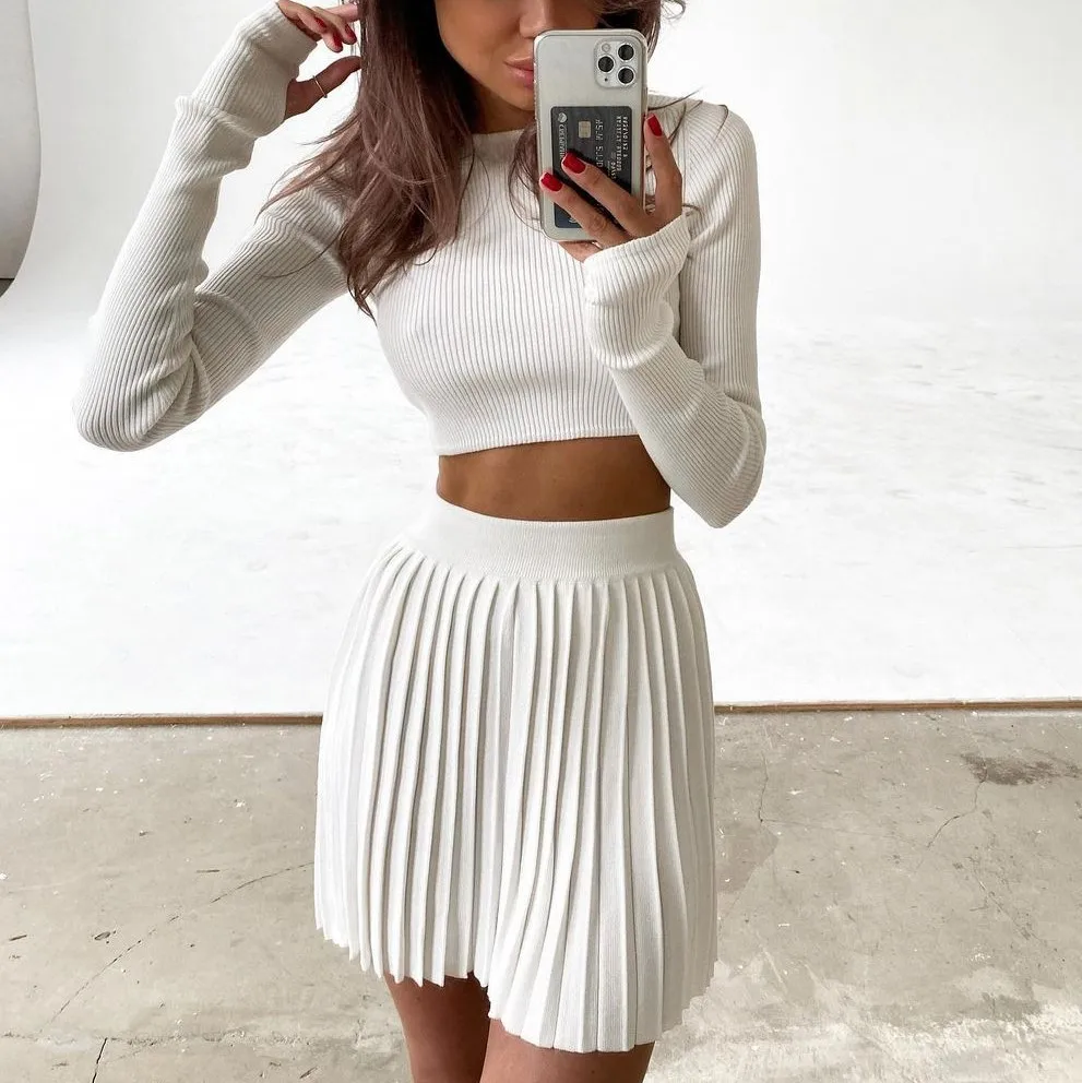 

Autumn and winter European and American long-sleeved tight-fitting suit pleated women's knitted short skirt sweater 2-piece set