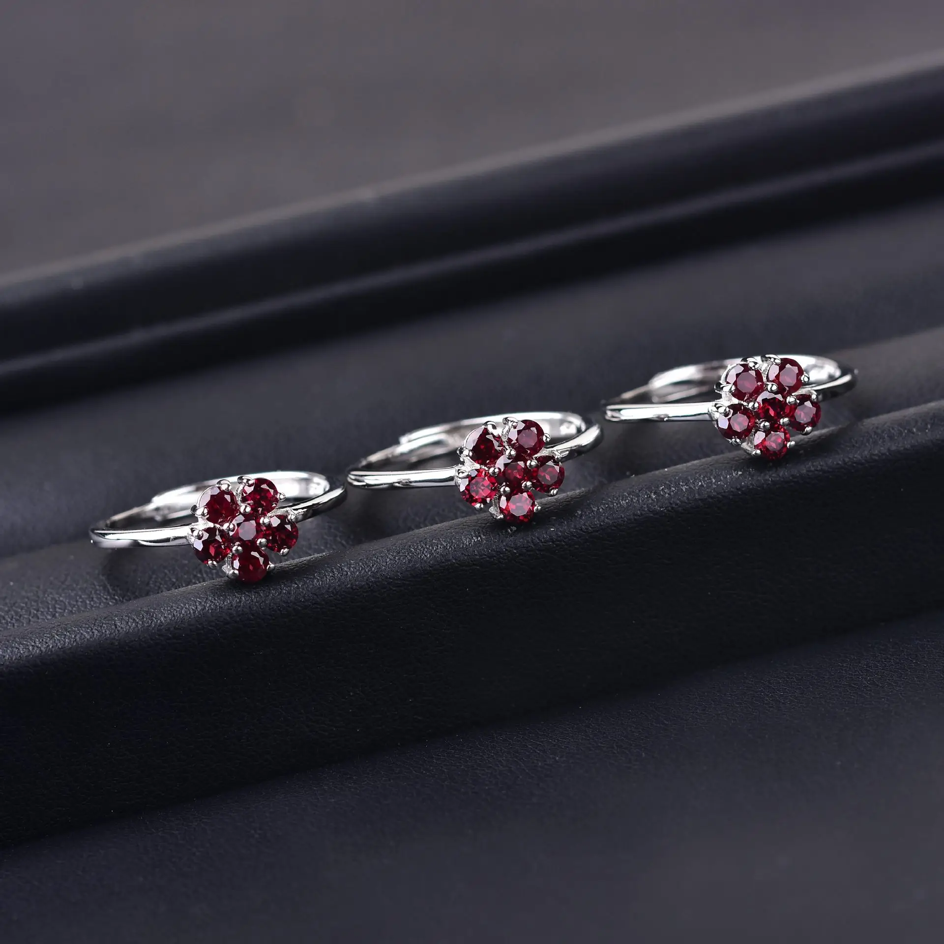 Кольцо с натуральным гранатом из чистого серебра 925 пробы Новое поступление