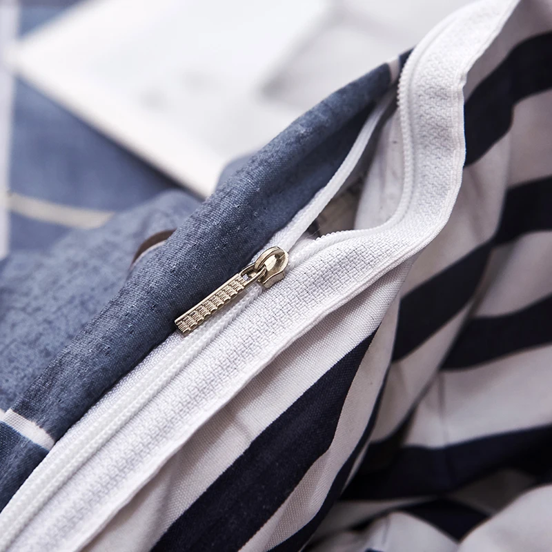 

Hot Sale Machine Washable Polyester 4 Piece Bedding Sets Invisible Zipper Elastic Quilt Cover Queen 2 Pillowcases (19*29Inches