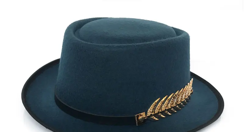 YY золотой пояс с перьями Fedora шляпа для мужчин плоский Топ шляпы Трилби для женщин свиной пирог джаз шляпа Классическая церковная Кепка FD19040