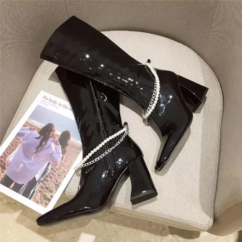 Сапоги женские из лакированной кожи на высоком каблуке с застежкой-молнией и