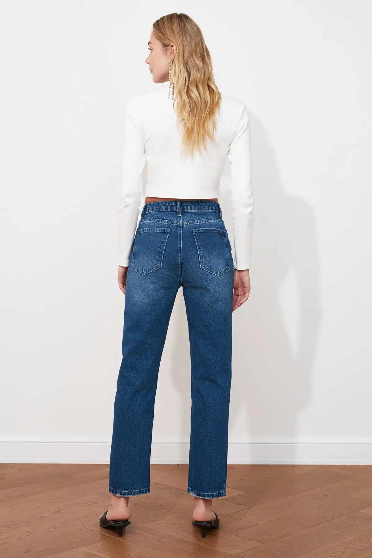 

Trendyol Ripped Detailed High Bel Straight Jeans TWOSS20JE0137