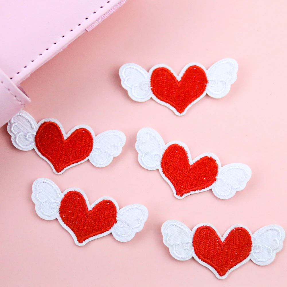 Аппликация с вышивкой в виде сердца красного цвета 5 шт. | Дом и сад