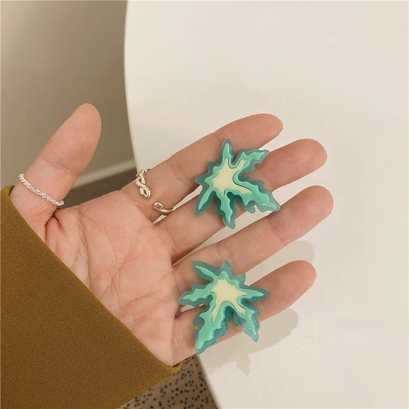 

U-Magical Trendy Green Blue Color Maple Leaf Dangle Earrings for Women Contrast Color Resin Arcylic Earrings Jewelry Pendientes