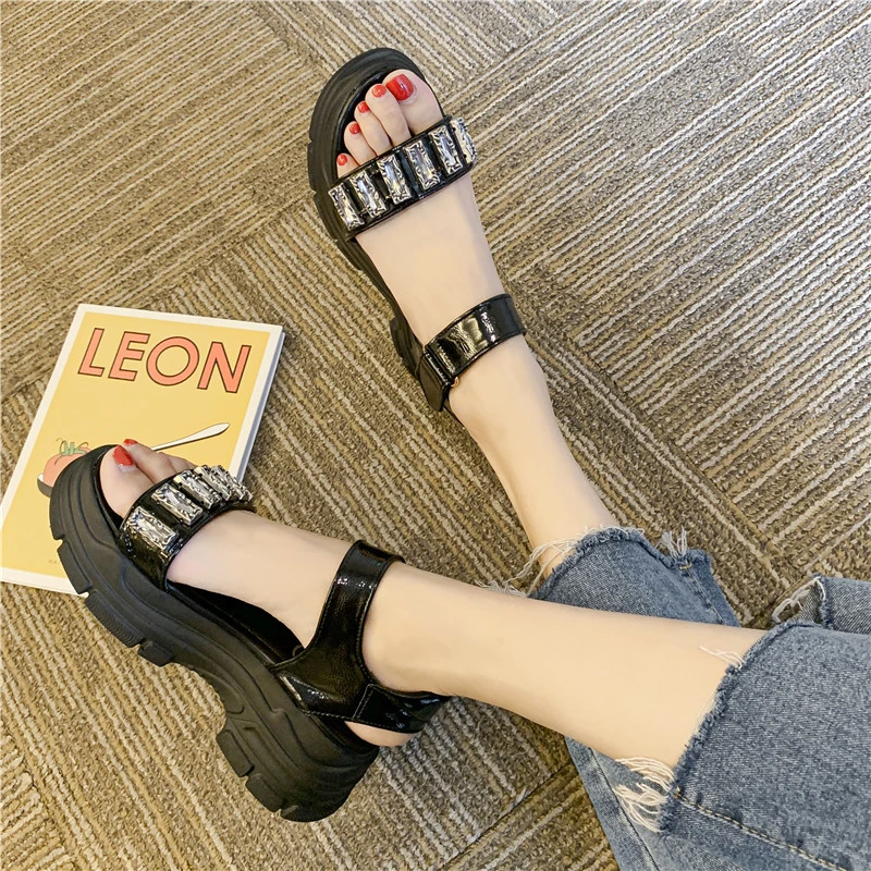 Женские сандалии на массивной платформе летние Серебристые сандалии-гладиаторы