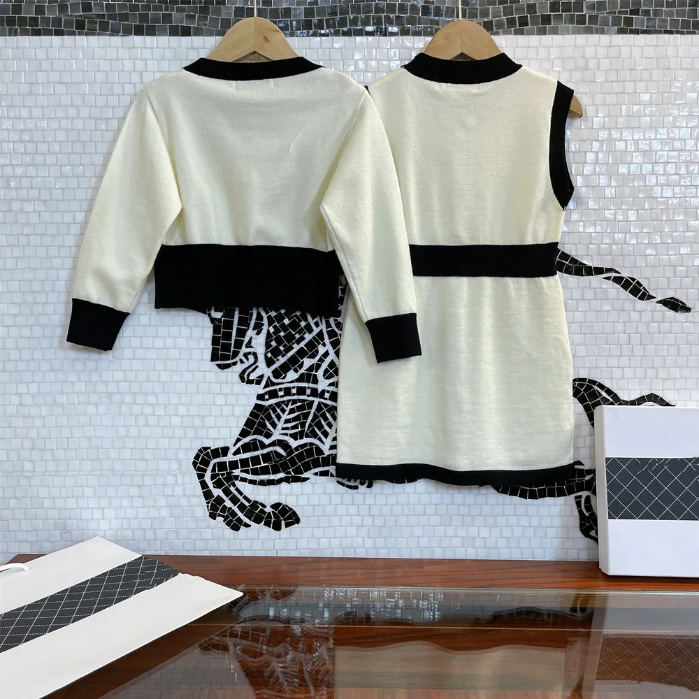 

Designer children's clothing 2021 early autumn girl new product celebrity temperament two-piece knit suit skirt, simple and gene