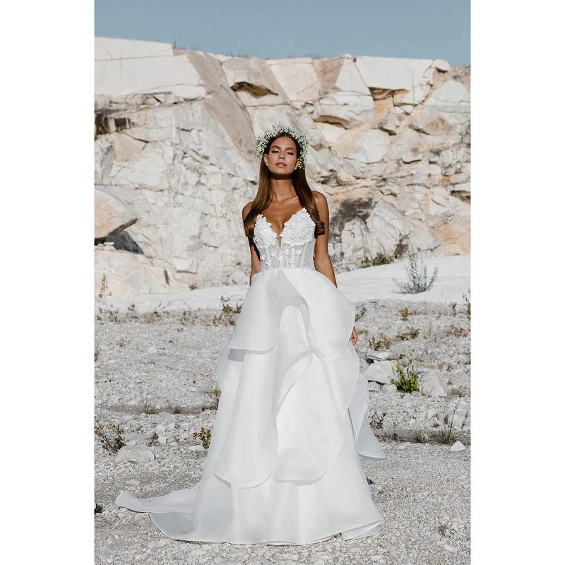 

White Lace Organza Appliques Spaghetti Straps V-Neck Floor-Length A-Line Wedding Dresses Chapel Train Custom Made Bridal Gowns