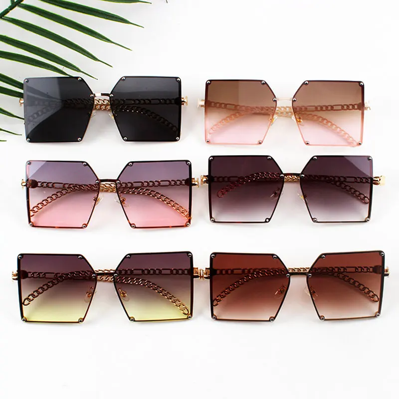 

2021 New Fashion Oversize Gradient Sunglasses For Women Vintage Alloy Chain Frame Rivet Square Sun Glasses Female Elegant Shades