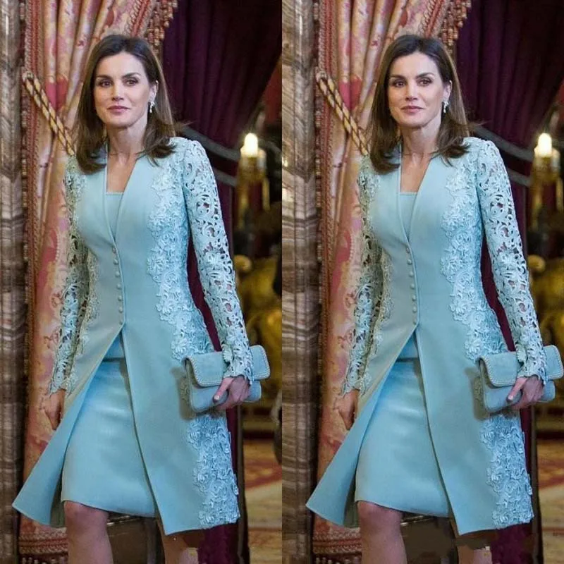 

2021 Wholesale Charming Light Blue Lace Long Sleeve Mother of the Bride Dresses Knee Length Wedding Party Gowns Short Affordable