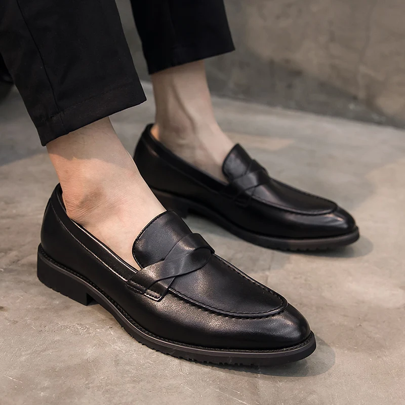 

Casual leather shoes British men's Korean version of one-pedal men's shoes pointed hair stylist trendy shoes Brock men's shoes