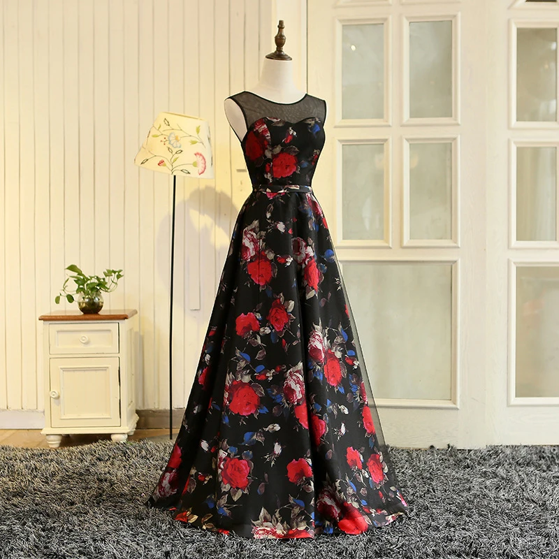 Длинное вечернее платье с рисунком 2020 а силуэта до пола без рукавов из атласа