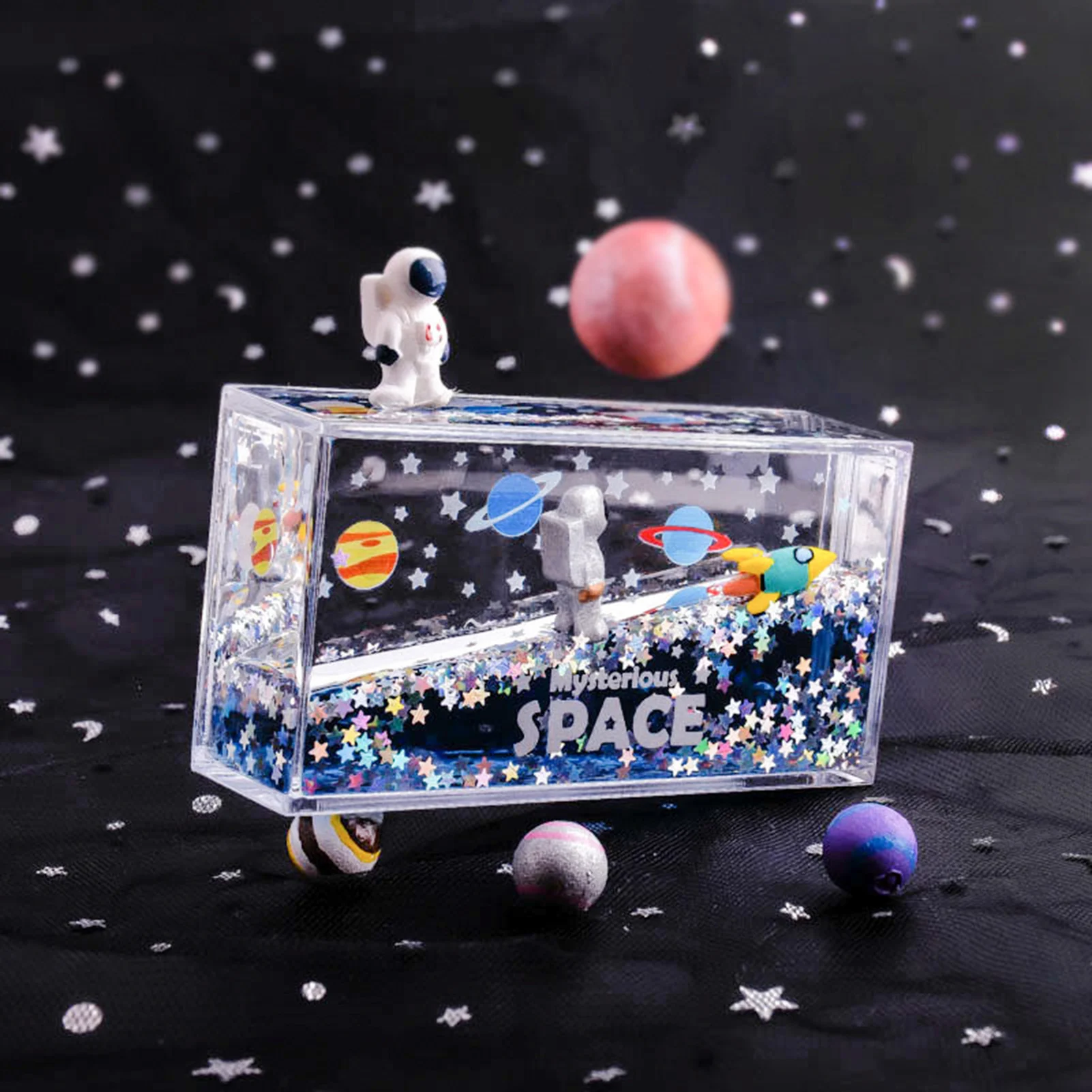 

Astronaut Themed Ornaments Liquid Visual Movement Decoration Astronaut's Floating Device Of Liquid Quicksand Ornament