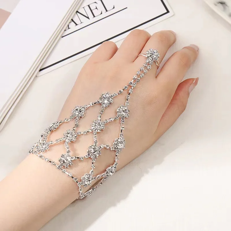 

Fashion Personality Rhinestone Finger Chain Bracelet For Women Bowknot High Quality Hundred Towers Hand Chain Wedding Jewelry
